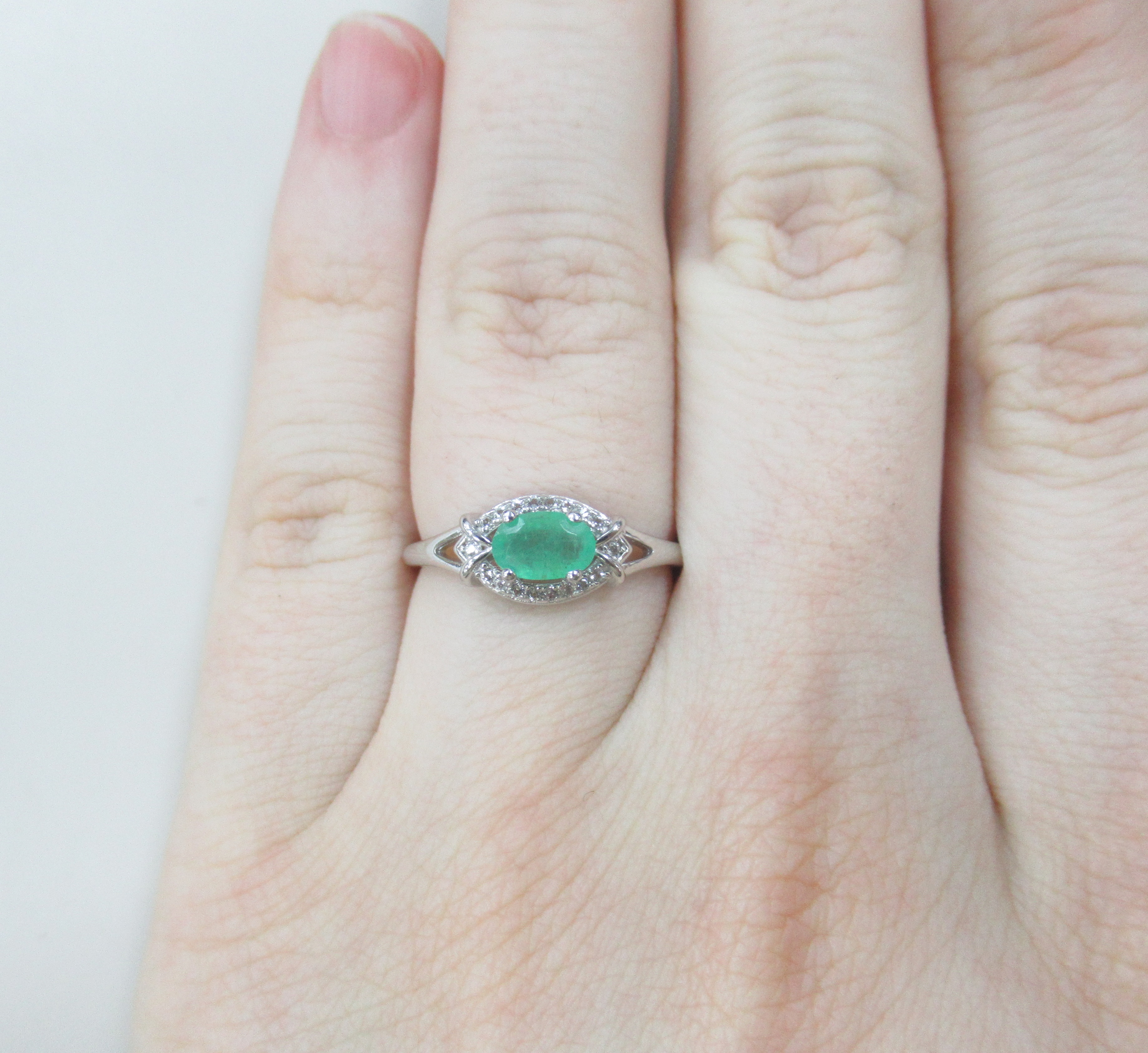 Серебряное кольцо с изумрудом